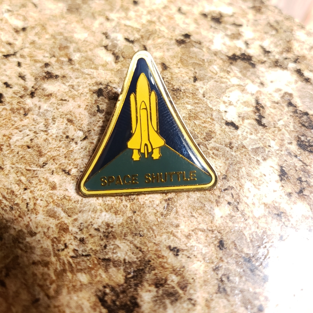 Vintage Space Shuttle Pin - Picture 2 of 3